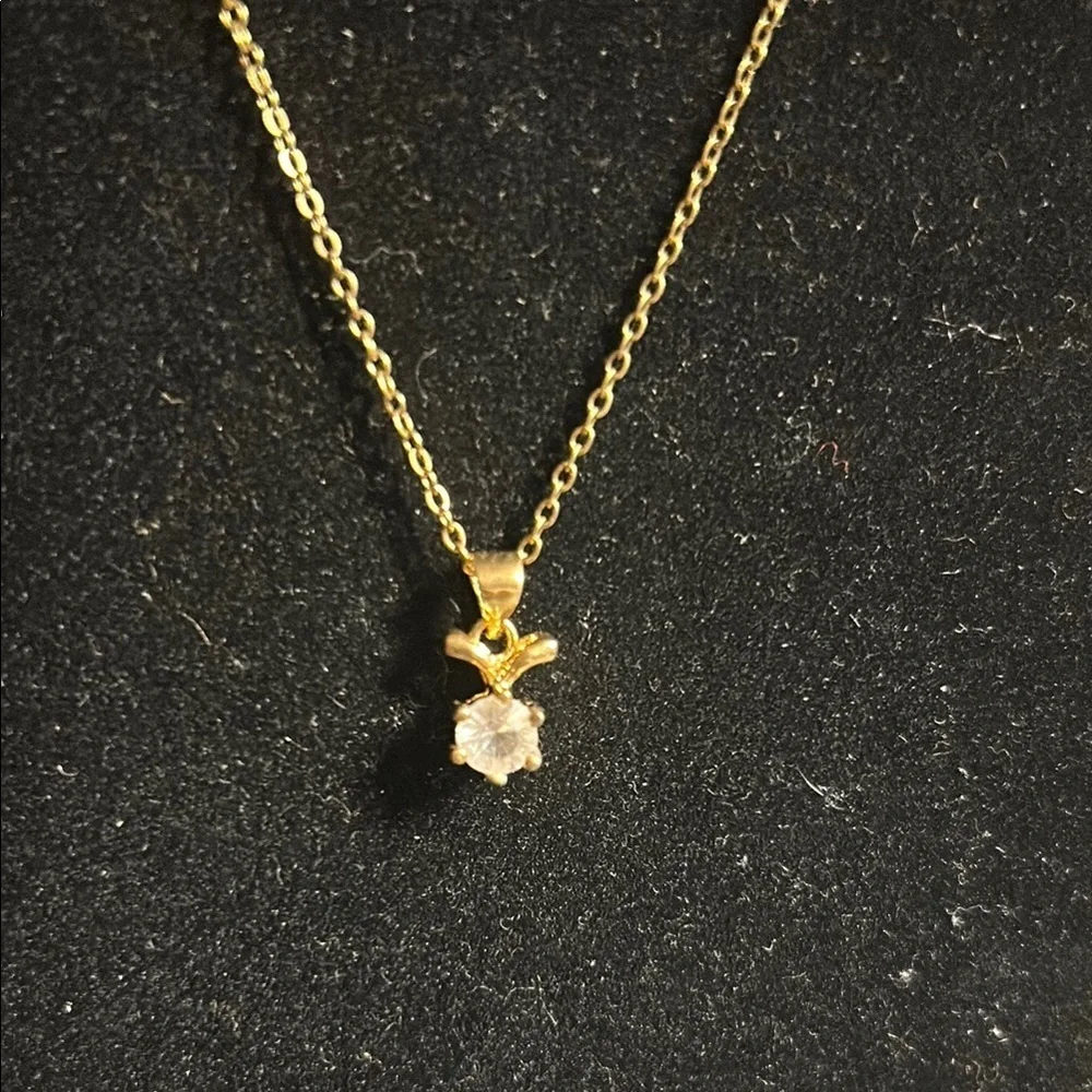 Elegant Gold‎ Necklace with Crystal Pendant